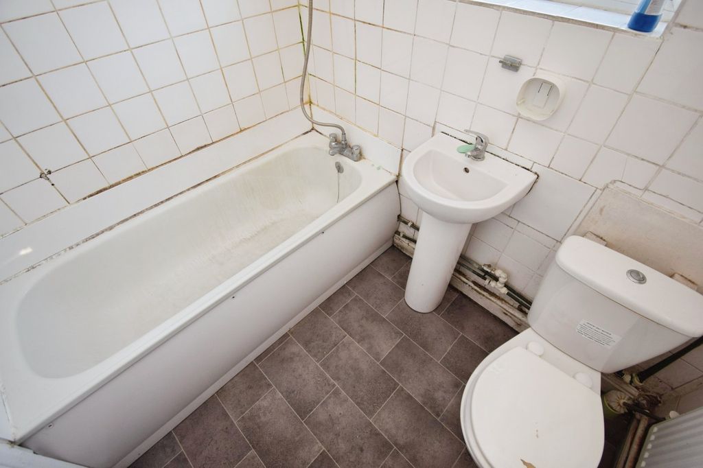 Property photo 3 of 8 Bathroom