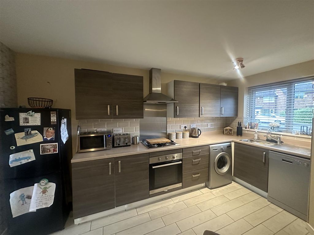 Property photo 2 of 6 Kitchen