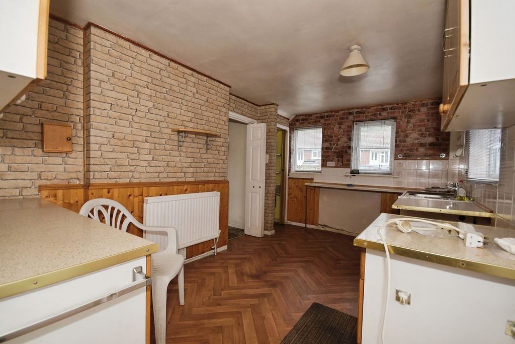 Property photo 3 of 15 Kitchen