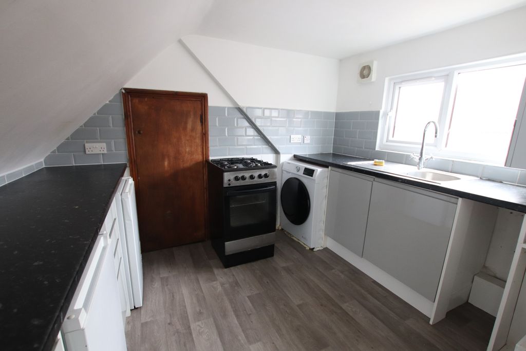 Property photo 3 of 9 Kitchen