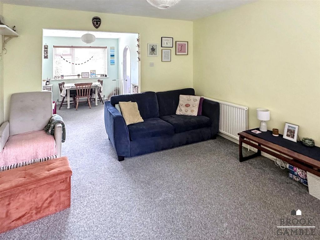 Property photo 3 of 16 01323 438506