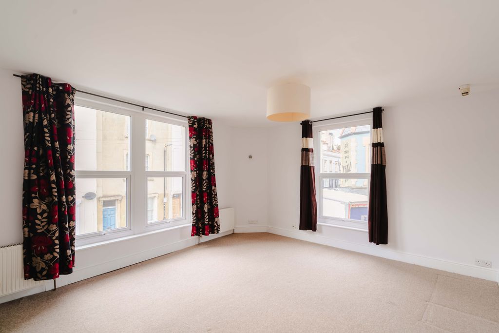 Property photo 3 of 7 4