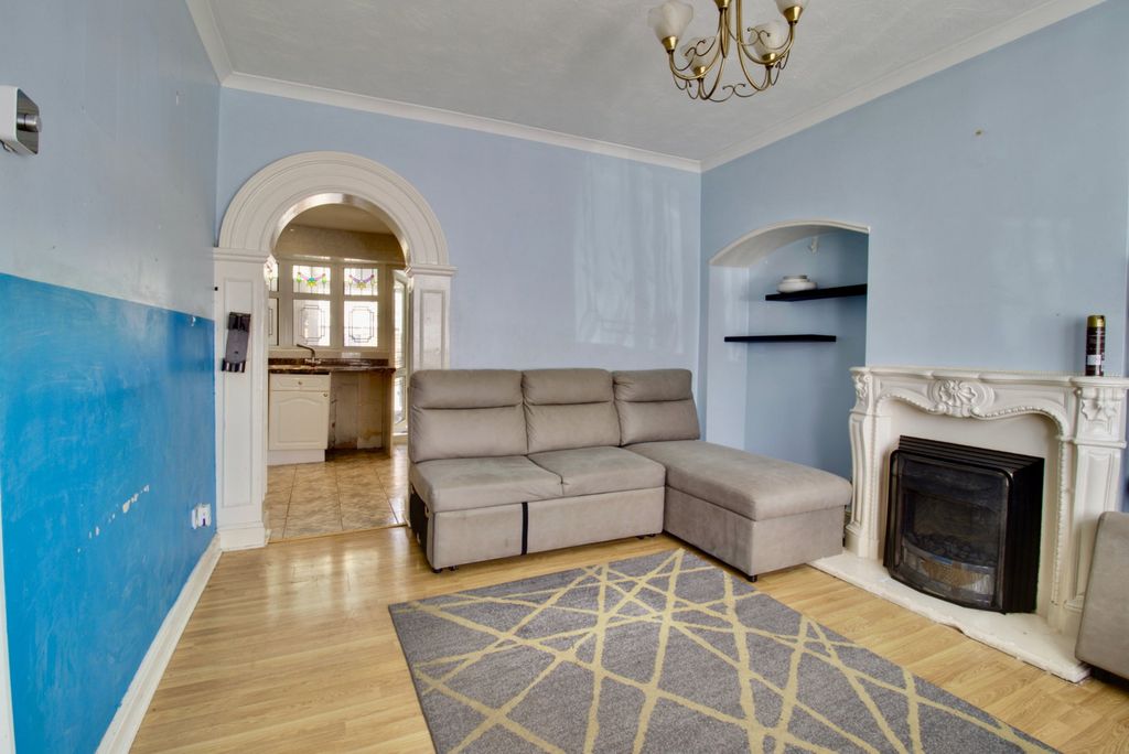 Property photo 2 of 18