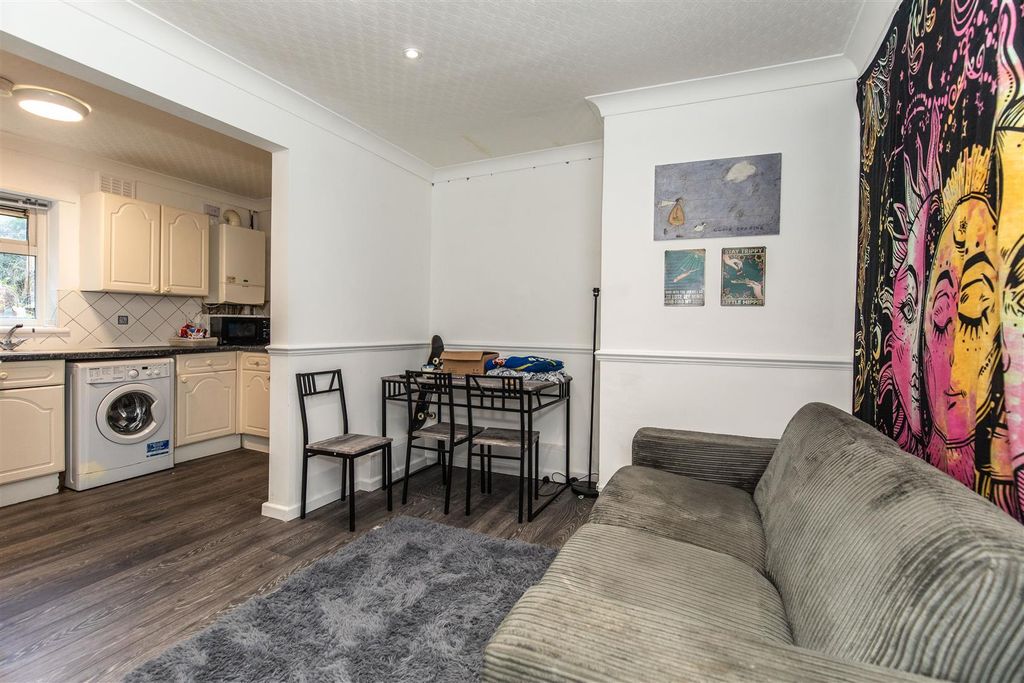 Property photo 1 of 8 Living Room