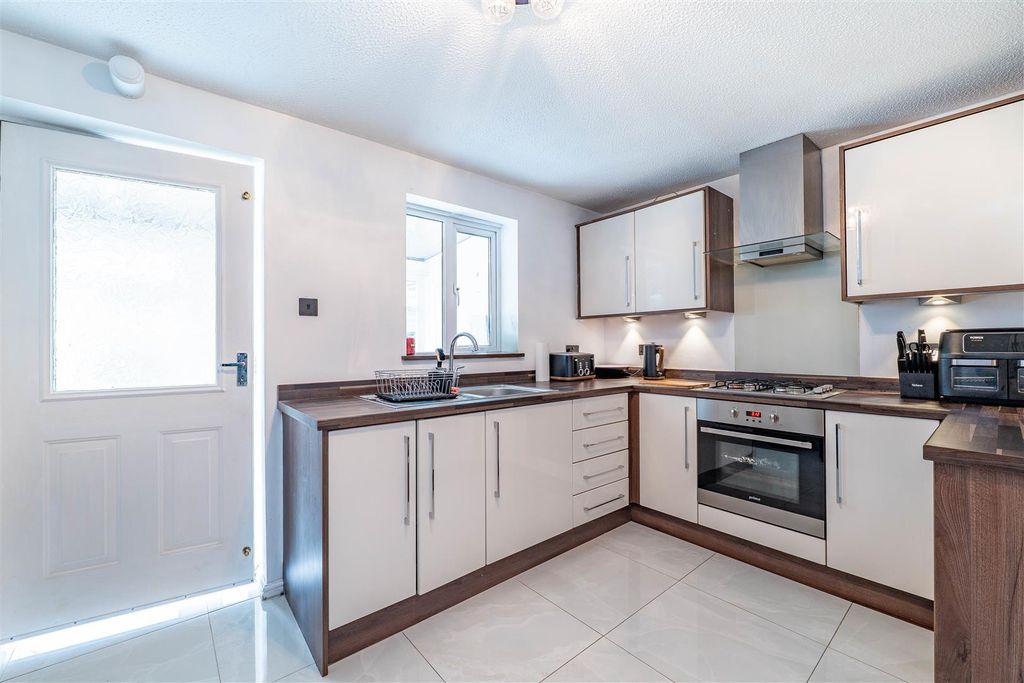 Property photo 3 of 23 Kitchen/Dining Room