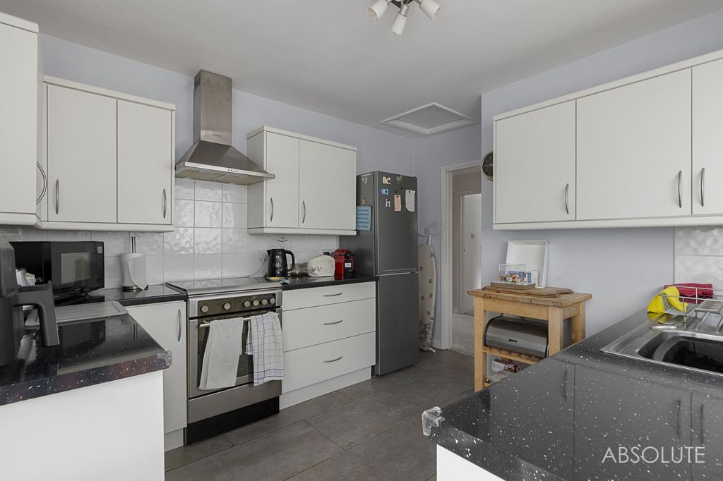 Property photo 3 of 25