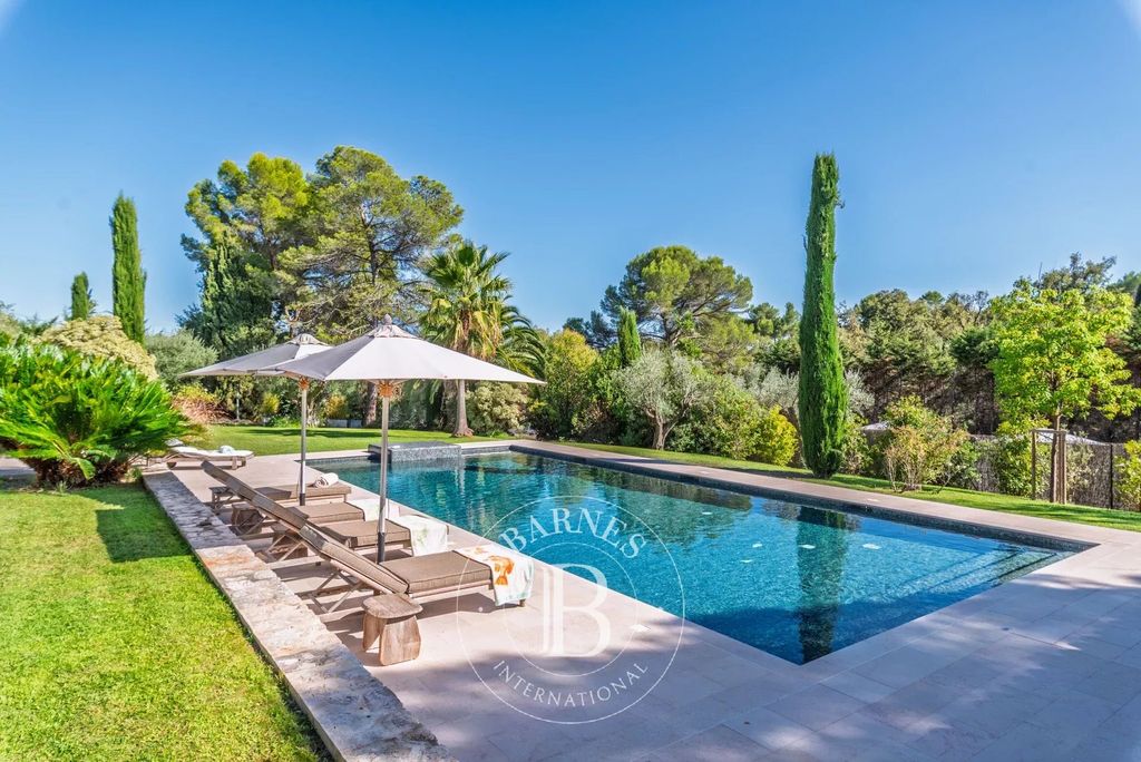 Property photo 2 of 34