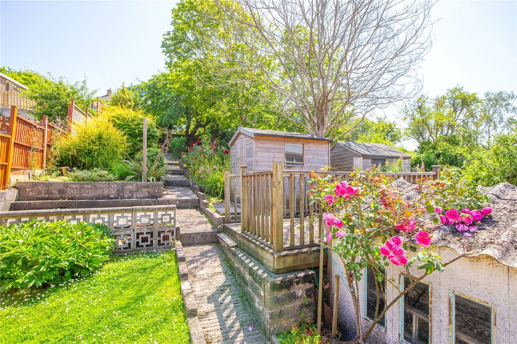 Property photo 2 of 22 Picture No. 24