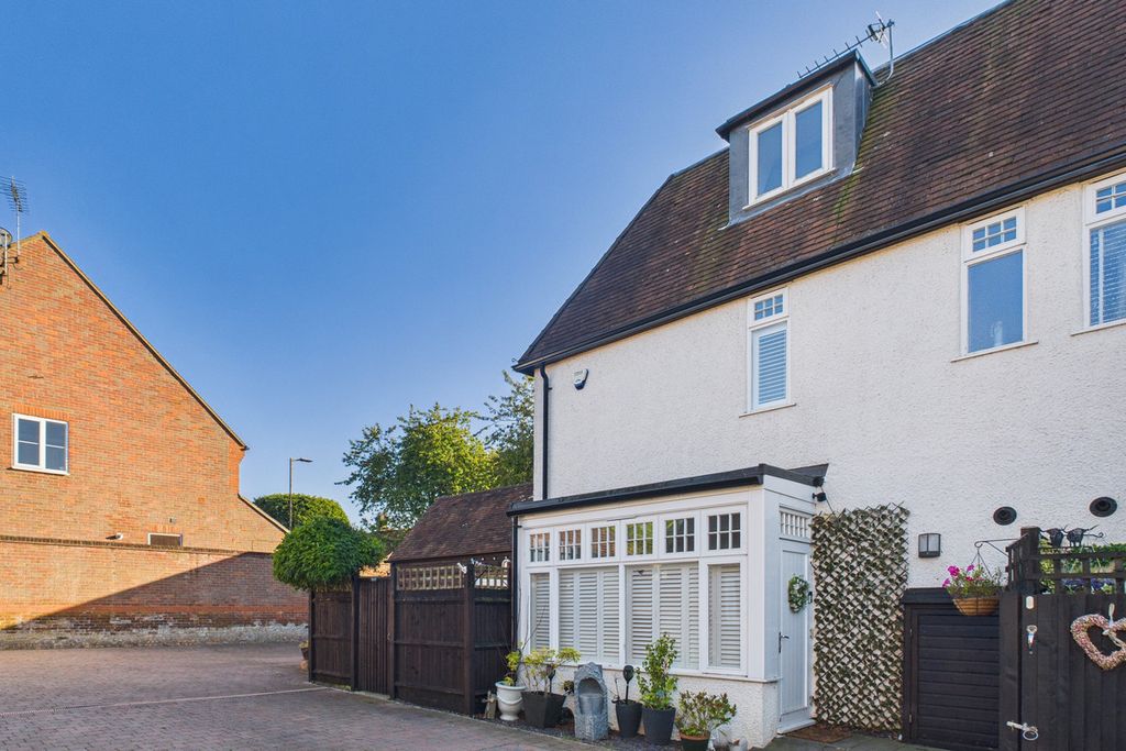 Property photo 2 of 31