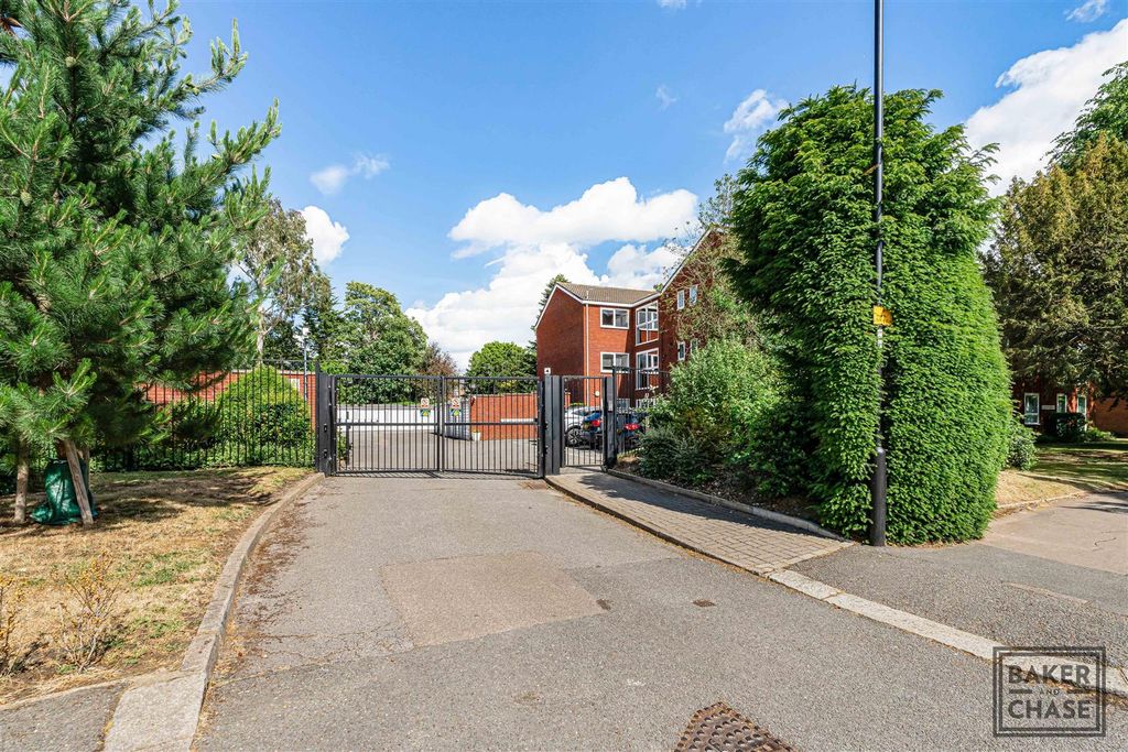 Property photo 1 of 17 Entrance