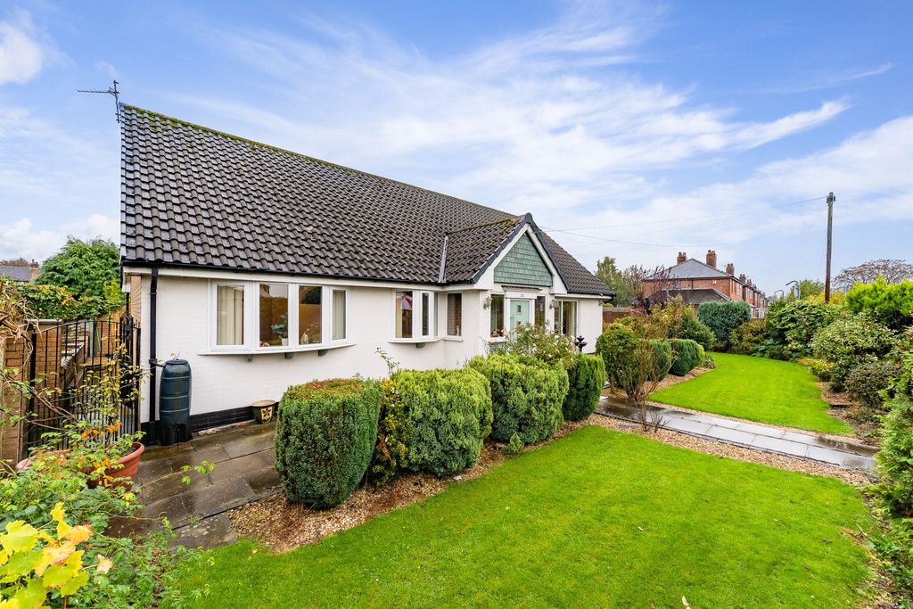 Property photo 1 of 32