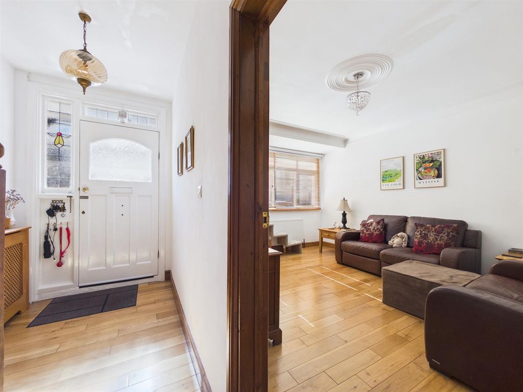 Property photo 3 of 35 Cam01358G0-Pr0222-Still002.Jpg