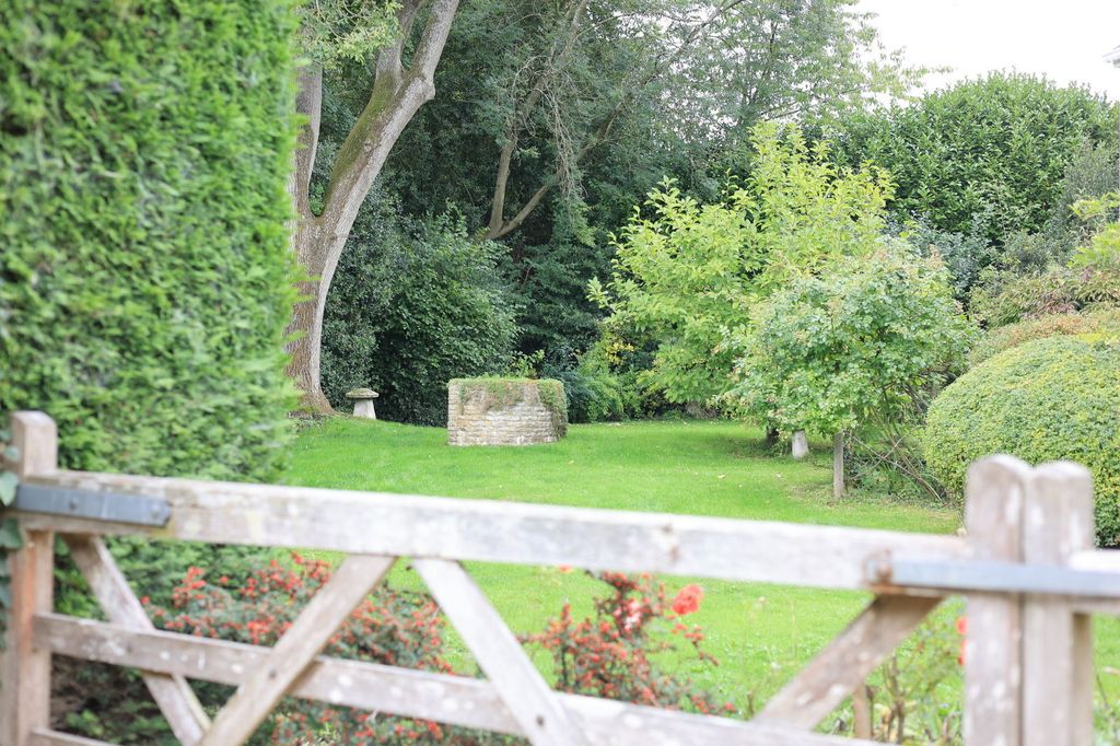 Property photo 3 of 28 Img_4454_1757871816349.Jpeg