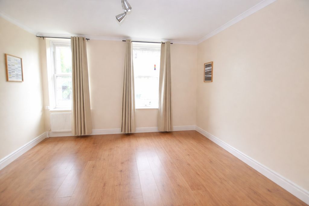 Property photo 2 of 9 Picture No. 10