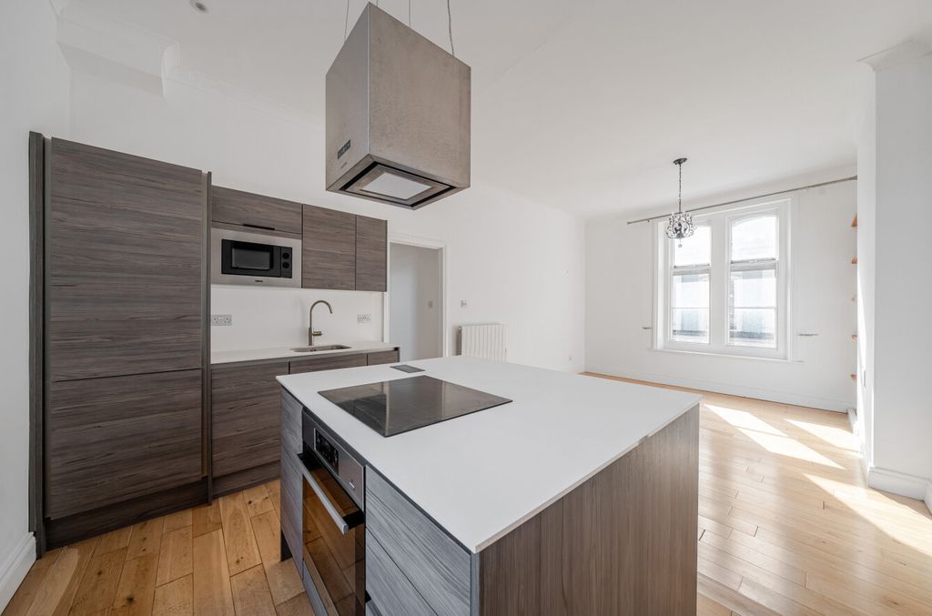 Property photo 2 of 9 1422528-7-69A96Fa...