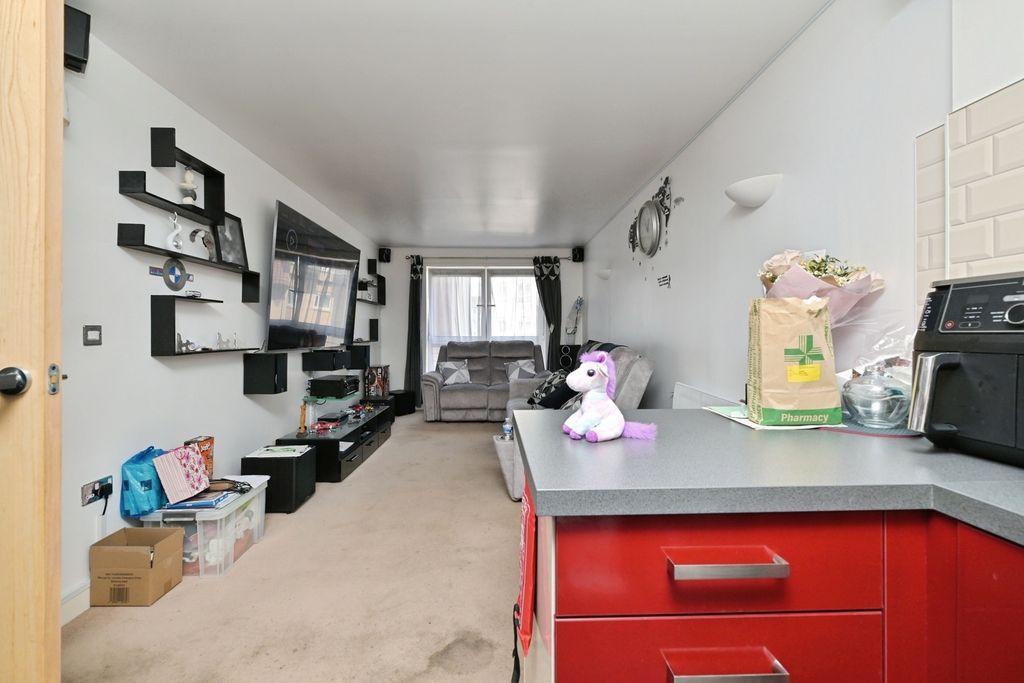 Property photo 3 of 12 Kitchen