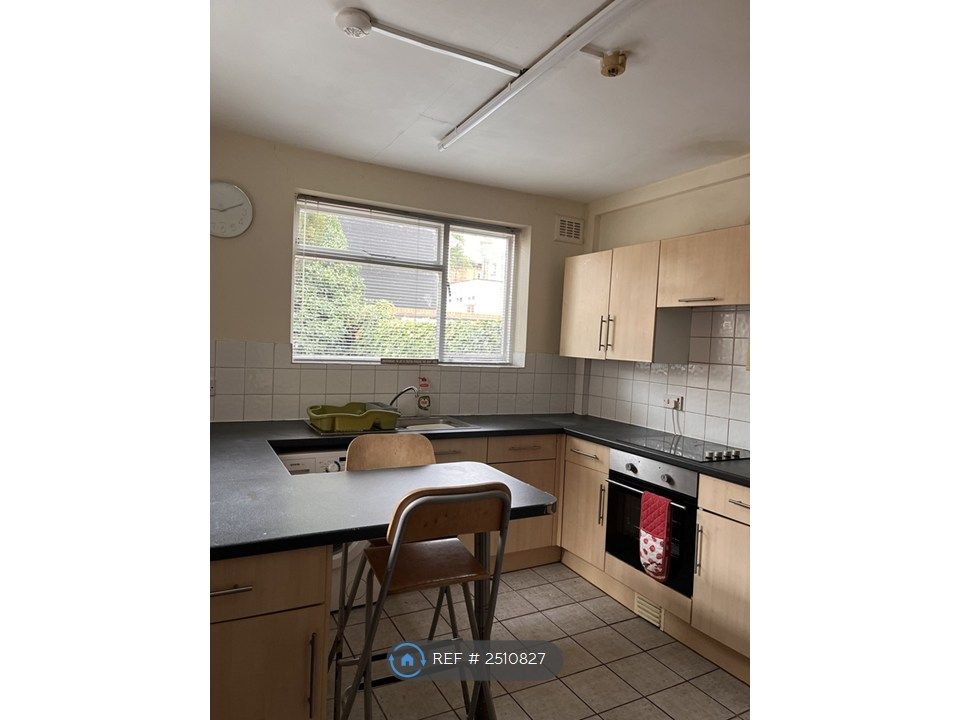 Property photo 3 of 7 Shared Kitchen
