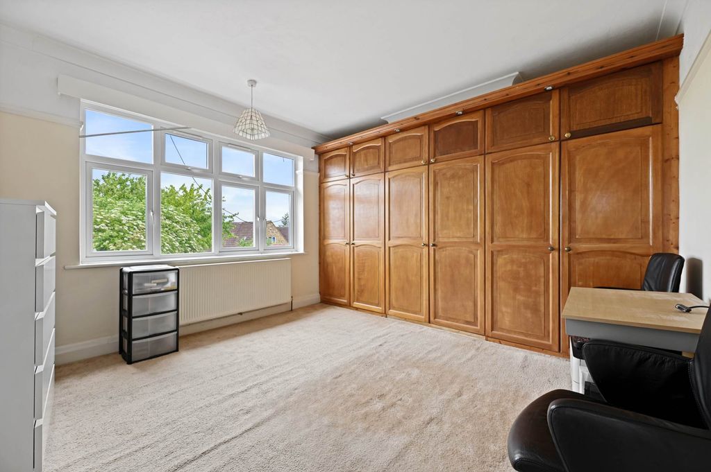 Property photo 2 of 11