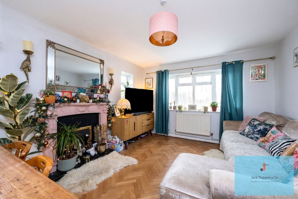 Property photo 2 of 14