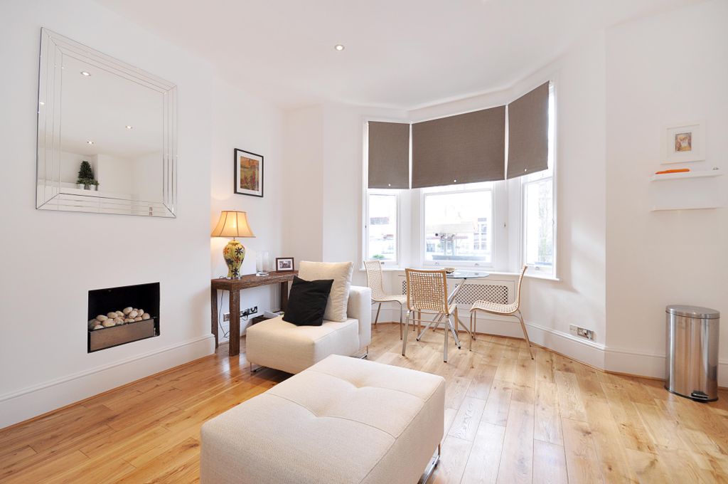 Property photo 3 of 10 Reception