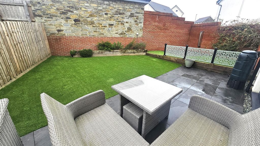 Property photo 2 of 17 Garden.Jpg