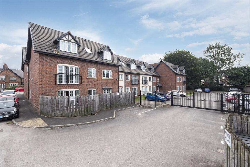 Property photo 2 of 11 Front