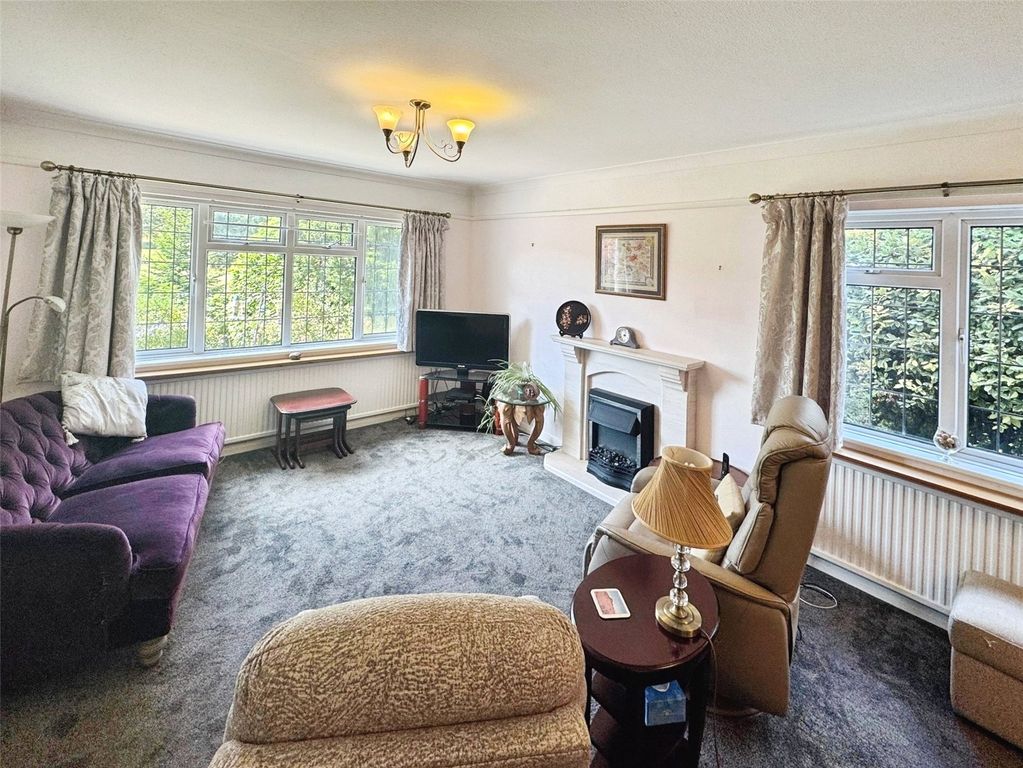 Property photo 2 of 23 Lounge