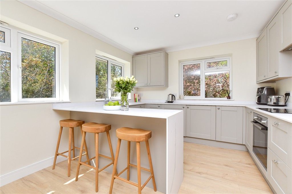 Property photo 3 of 16 Lounge / Kitchen