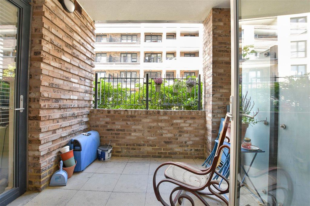 Property photo 3 of 14 Balcony / Terrace