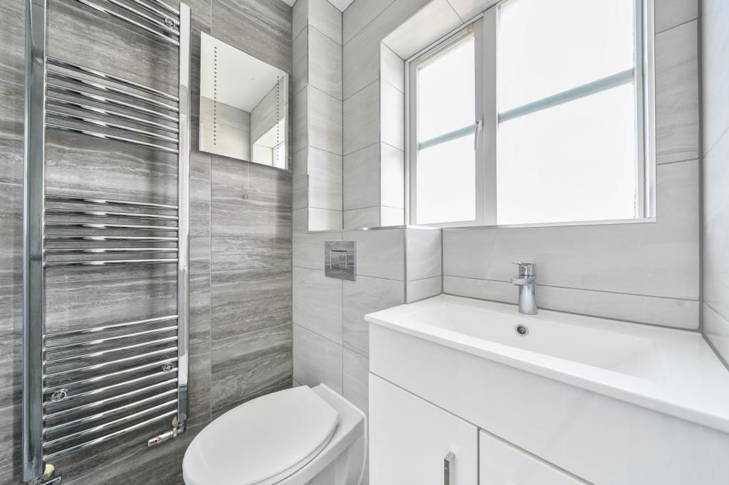 Property photo 3 of 19 Bathroom