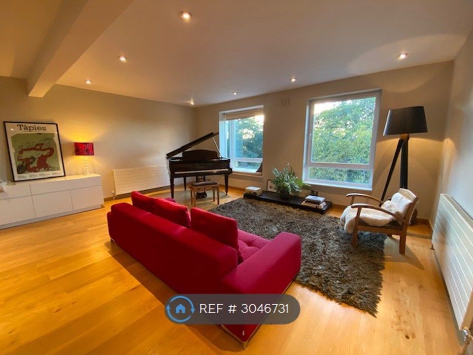 Property photo 2 of 21 An Exceptional Well Presented 3 Bedroom Property