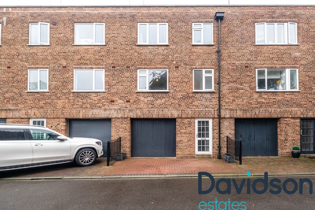 Property photo 1 of 31