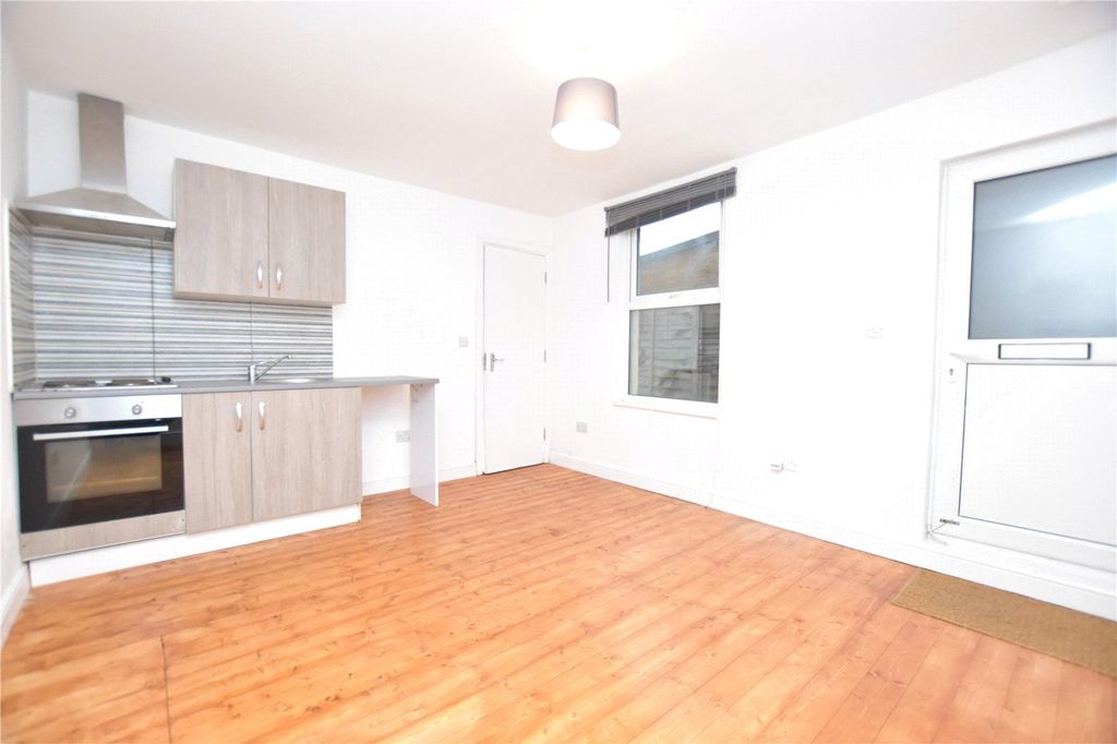Property photo 1 of 9 Picture No. 12