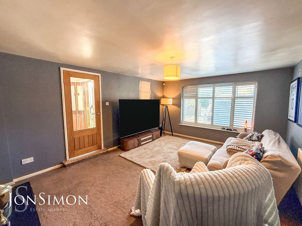 Property photo 2 of 32