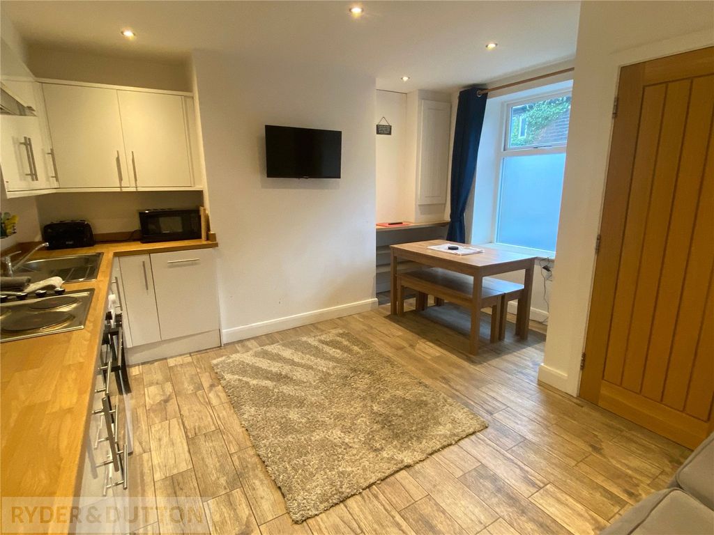 Property photo 2 of 11 Lounge/Kitchen