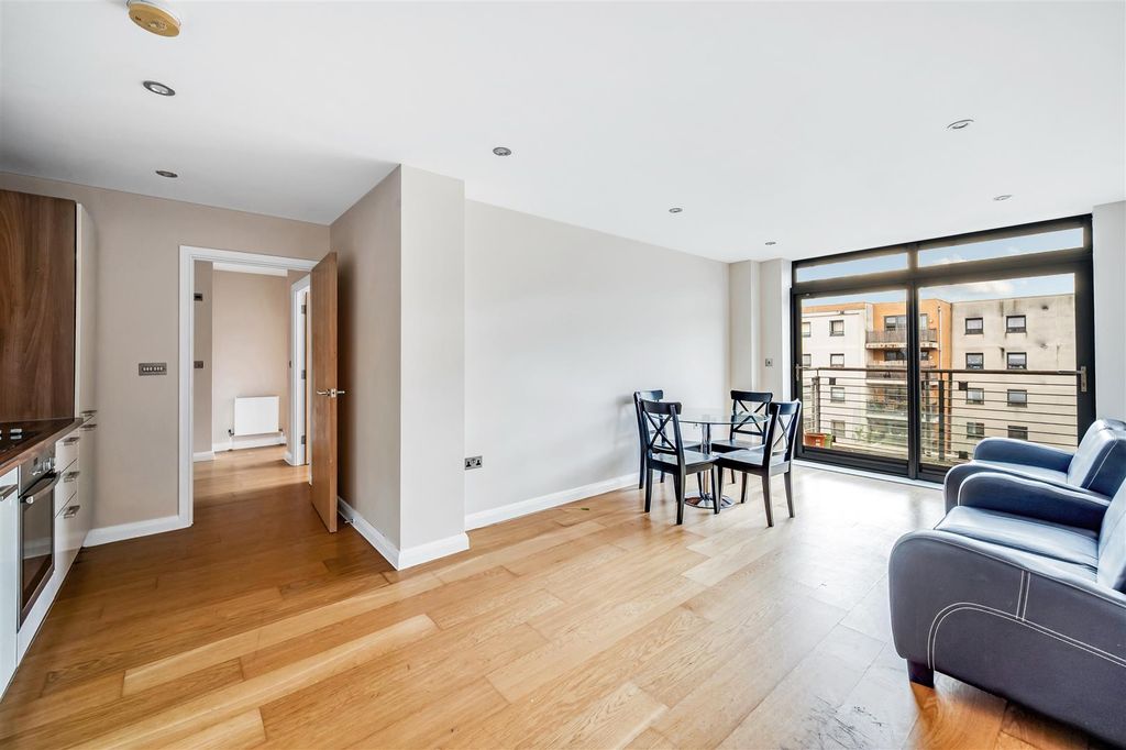 Property photo 1 of 12 44 Vandervell Court-3.Jpg