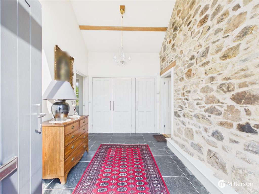 Property photo 2 of 26 Entrance Hall
