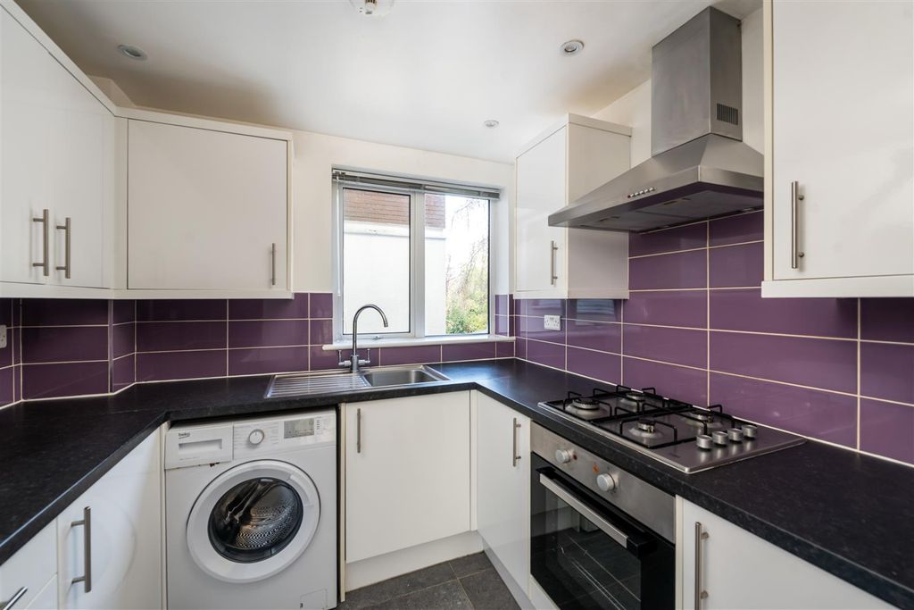 Property photo 3 of 19 3 Knights Court Internals7.Jpg