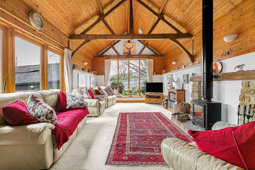 Property photo 3 of 34