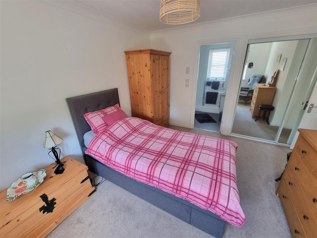 Property photo 3 of 15 Bed 1.Jpg