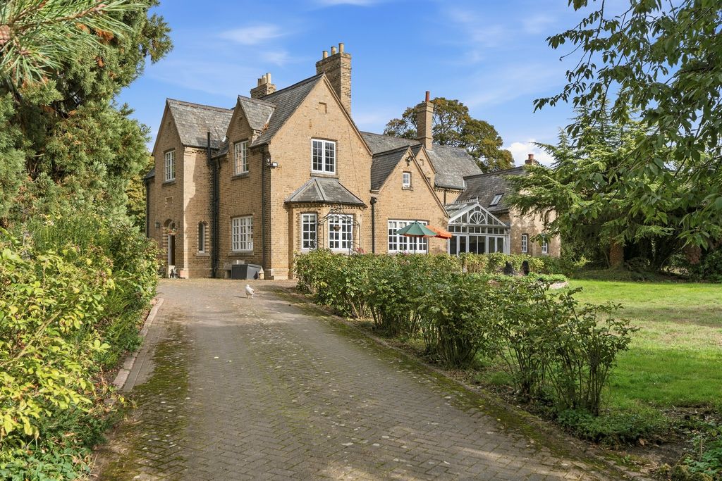 Property photo 1 of 34