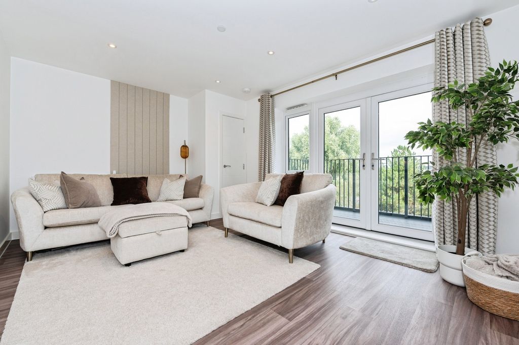 Property photo 2 of 18 Pbox-Img.Jpg