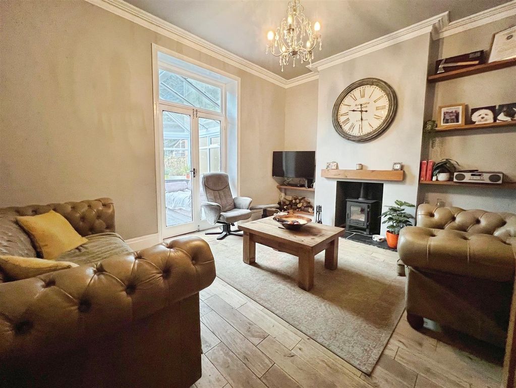 Property photo 3 of 23 Lounge