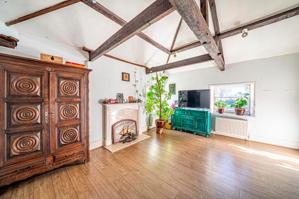 Property photo 2 of 12 Photo 1