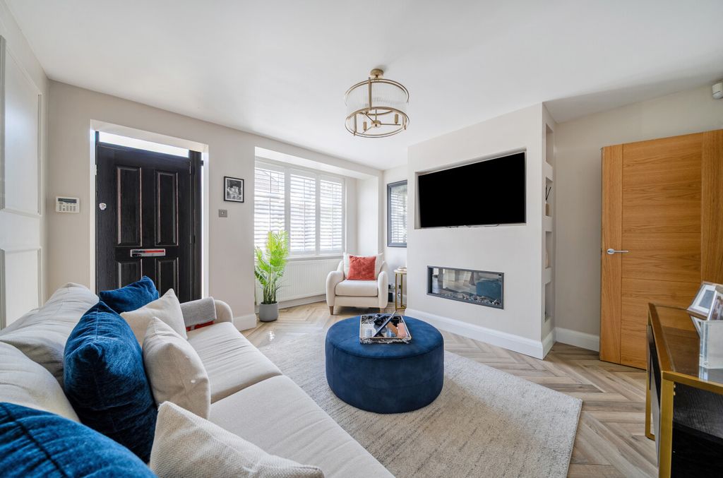Property photo 1 of 18 1520760-7-6Aa29Ac...
