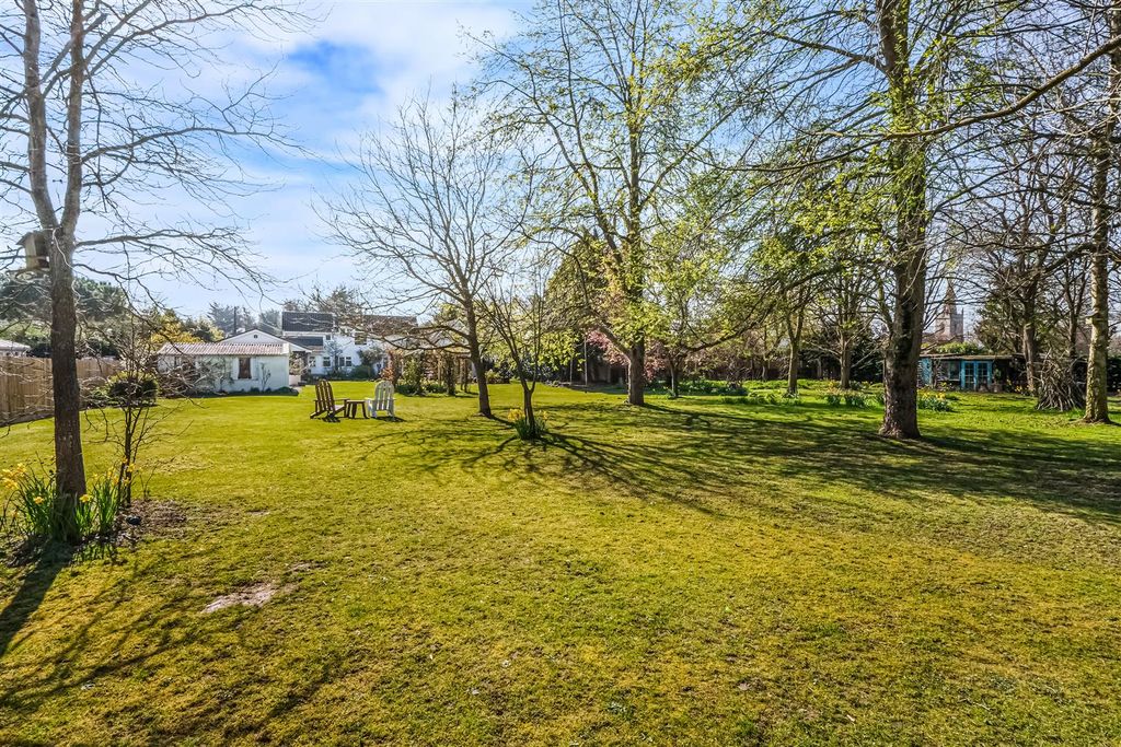 Property photo 3 of 22 Garden