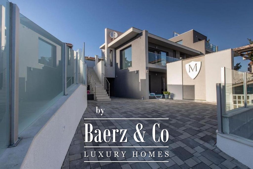 Property photo 2 of 35