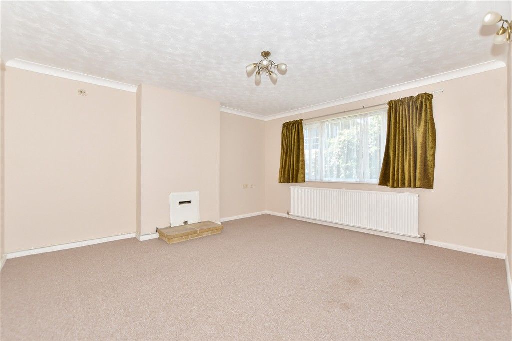 Property photo 1 of 16 Lounge