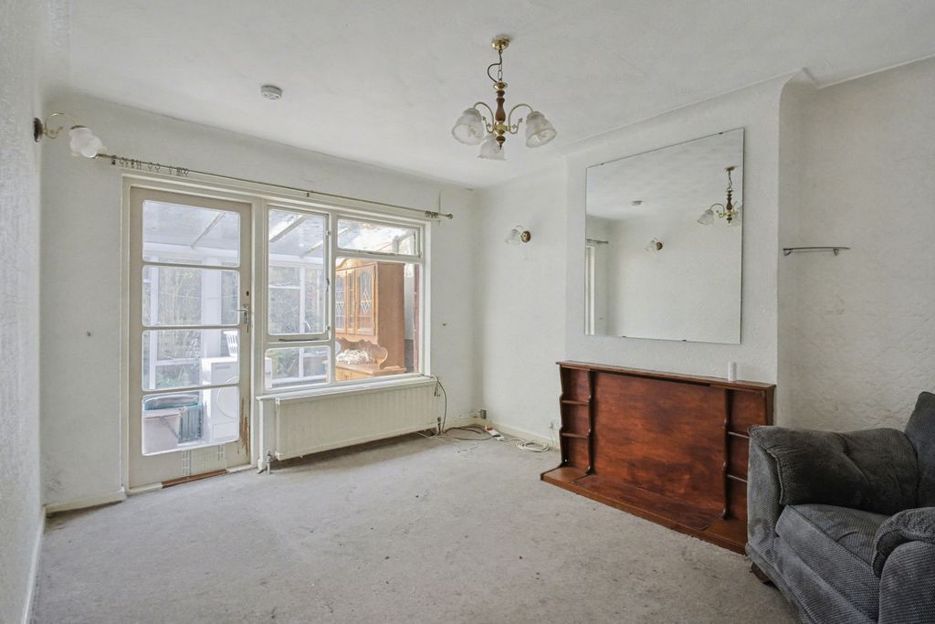 Property photo 2 of 19 26 Hinton Crescent, Thornhill, Southampton, Hampshire, So19 6Gt