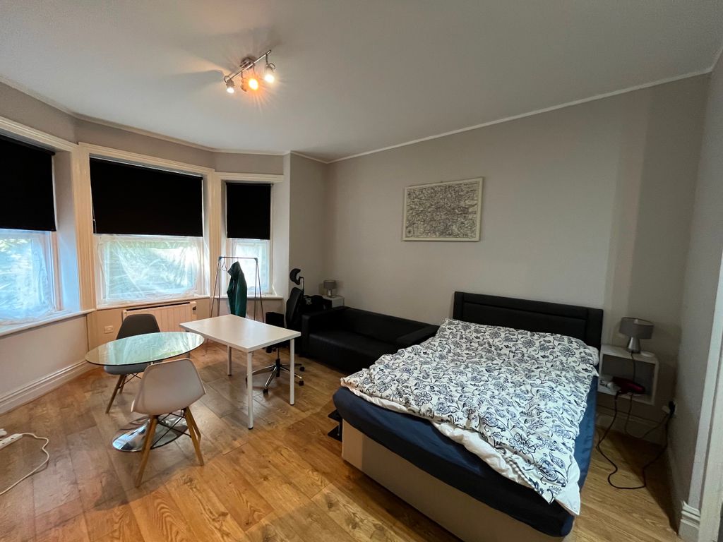 Property photo 3 of 4